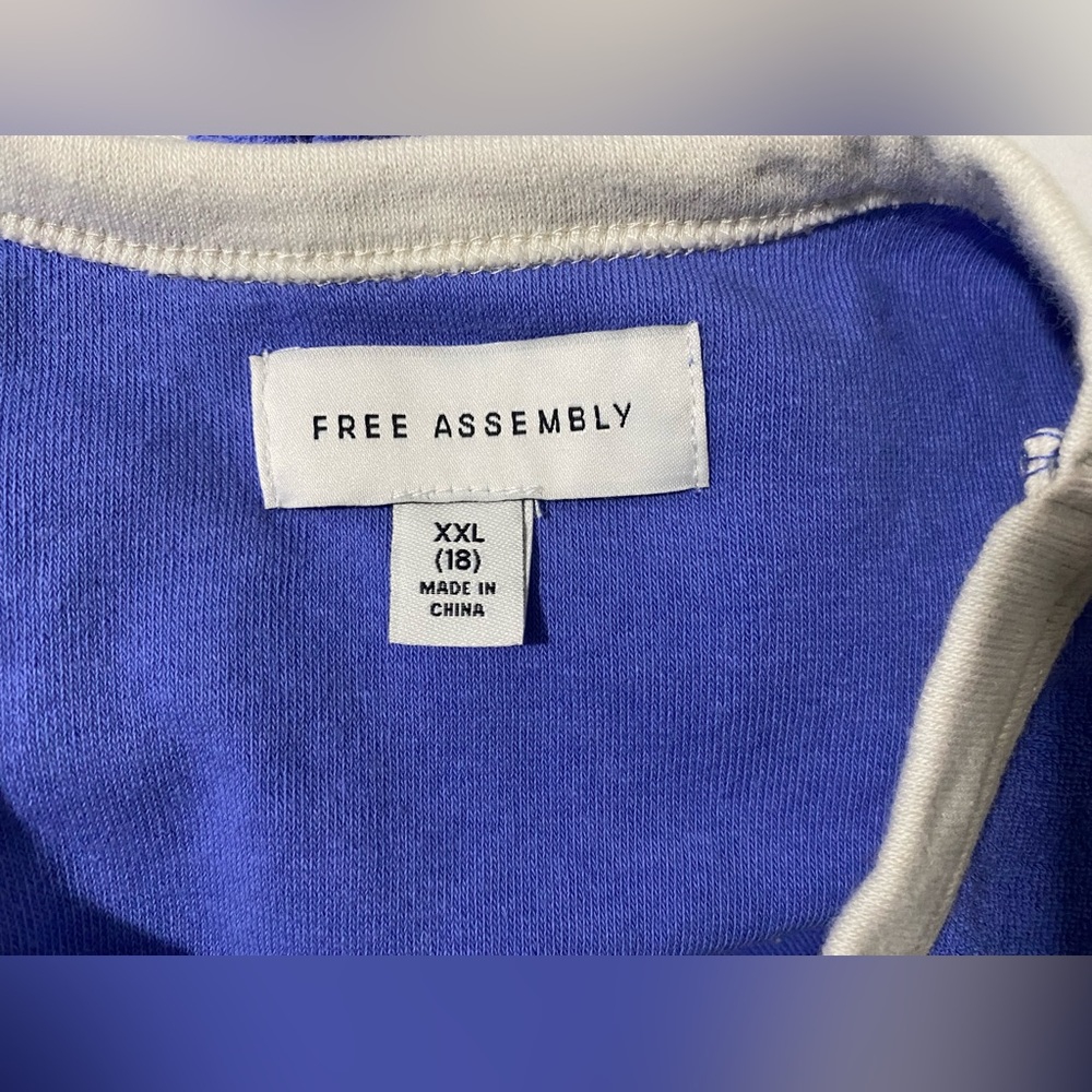 Free Assembly Two Piece Set - Picture 7 of 13
